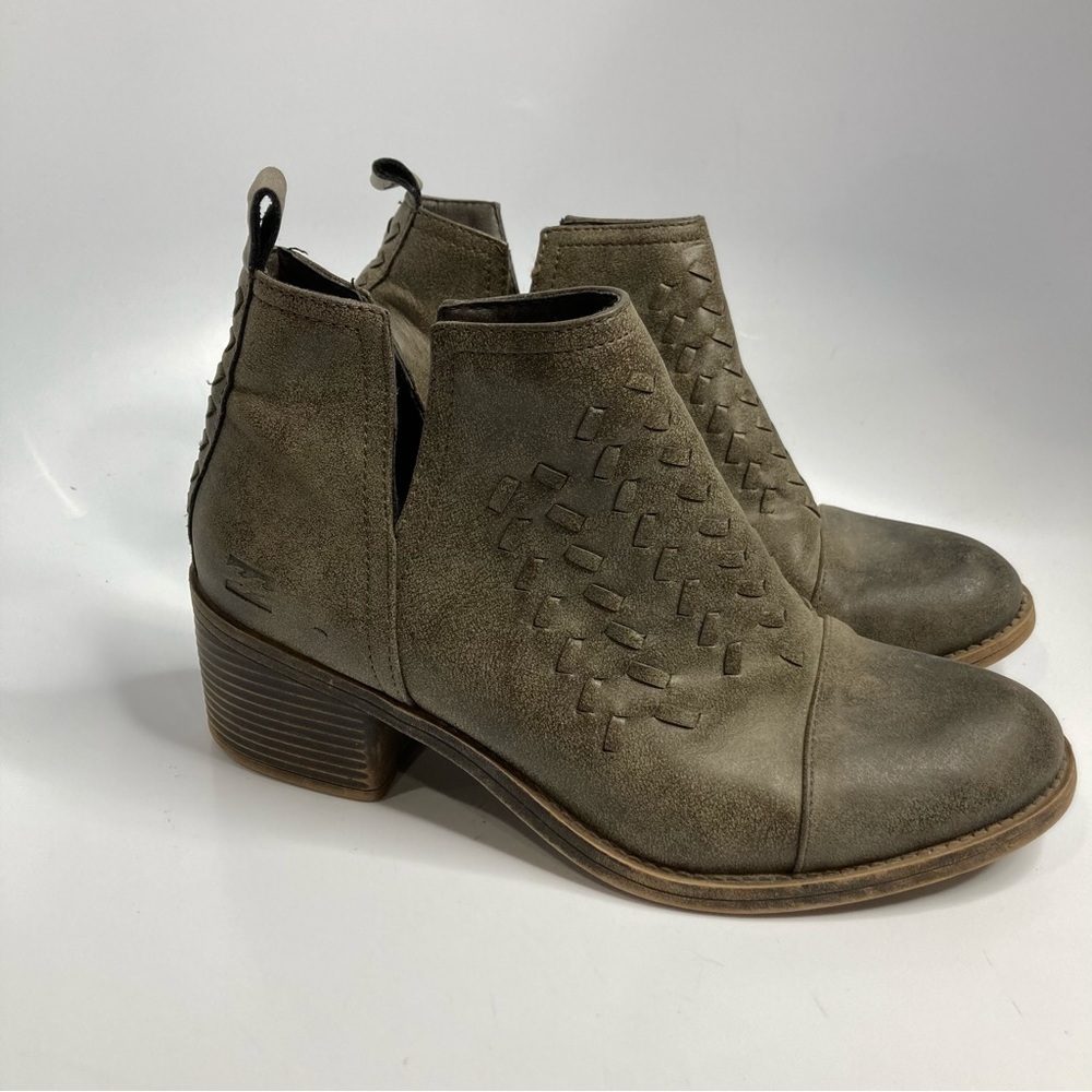 Billabong faux leather ankle boots size 7